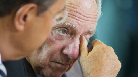 Wolfgang Schaeuble, ministro de finanzas alemán, duda que un nuevo sistema de ayuda a los bancos pueda funcionar el próximo año.