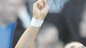 Javier 'Chicharito' Hernández del ManchesterU celebra un gol.