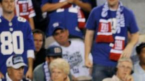 Ogletree y Austin de Dallas celebran una anotación ante los Gigantes en la jornada inaugural de la NFL.