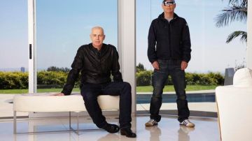Neil Tennant (izq.) y Chris Lowe, el legendario dúo de música pop más conocido como Pet Shop Boys.