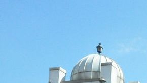 Raúl Muñoz era el charro que llegaba montado sobre su caballo favorito a los desfiles patrióticos en La Villita, y será reconocido por su influencia en la comunidad mexicana y por su empeño empresarial.