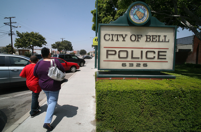 La ciudad le exige al  exjefe de policía de Bell, Randy Adams,  que devuelva el  salario anual porque no era válido.