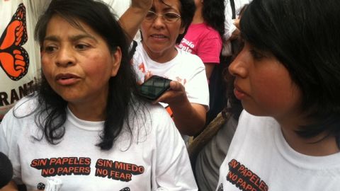 Gloria y Kitzia cuando se dirigían a los presentes tras ser liberadas ayer.