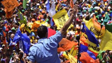 El candidato de la Mesa de la Unidad, Henrique Capriles Radonsky, durante un evento de campaña en San Antonio, estado Táchira.