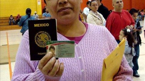 Se puede usar el pasaporte o la matricula consular para abrir una cuenta en Banco del Bienestar. (EFE)