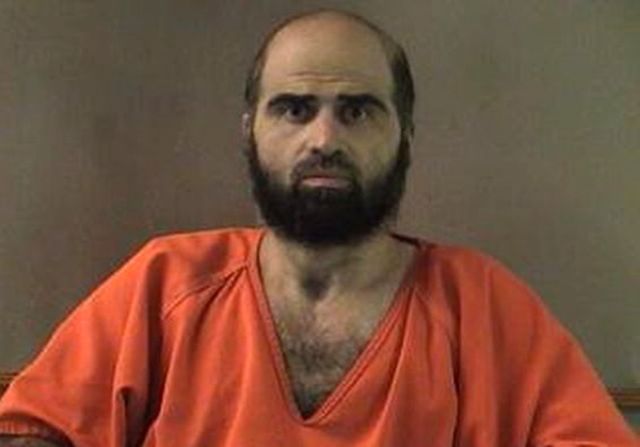 Hasan dijo al juez la semana pasada que se dejó crecer la barba porque su fe musulmana lo requiere y no como una falta de respeto.