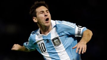 Messi anotó un gol de tiro libre muy similar al que le metió al Real Madrid por la Supercopa en el Bernabéu.
