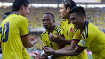 Falcao y Teo celebran la goliza que Colombia le asestó a Uruguay.