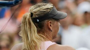 Azarenka bailó rap al estilo LMFAO después de saludar a Sharapova.