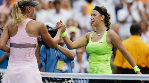 Azarenka bailó rap al estilo LMFAO después de saludar a Sharapova.
