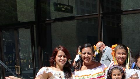 Bailarines de varios países centroamericanos dieron una muestra de sus bailes folklóricos en la Plaza Daley, en el centro de Chicago, en un evento organizado por la Sociedad Cívica Centroamericana en días pasados.