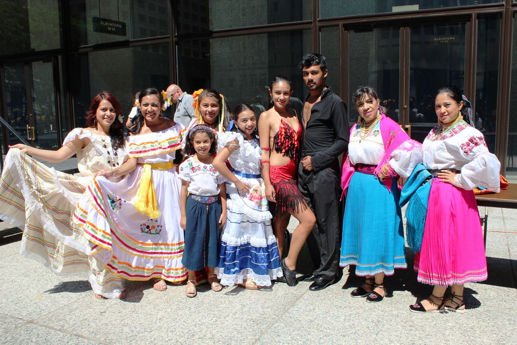Bailarines de varios países centroamericanos dieron una muestra de sus bailes folklóricos en la Plaza Daley, en el centro de Chicago, en un evento organizado por la Sociedad Cívica Centroamericana en días pasados.