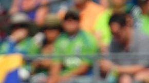 El defensa Leo González de los Seattle Sounders reclama al árbitro por una falta frente a las Chivas USA.
