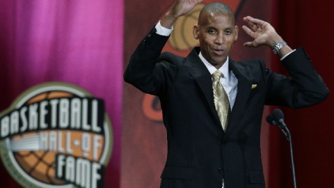 Miller, presentado por su hermana, además de los grandes de la NBA Magic Johnson y Charles Barkley, se retiró como el más prolífico artillero de tres puntos en la historia de la liga.