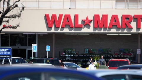 Grupos comunitarios y sindicatos se han dado a la tarea de tratar de evitar que Walmart abra en Chinatown.