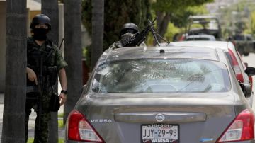 Integrantes del Ejército mexicano cuando realizaban una operación para detener a presuntos miembros del crimen organizado.