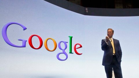 Eric Schmidt, presidente de Google, presentó el miércoles nuevos teléfonos de Motorola, que pasó a ser parte de la empresa.