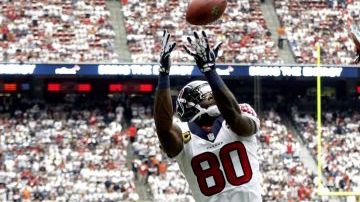 Arian Foster anotó dos veces con acarreos para que los Texans de Houston vencieran a Miami.
