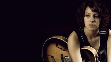 Moreno lanzó su primer disco en español con el sello de la disquera Metamorfosis.