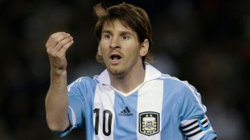 Lionel Messi  por fin, les da a los argentinos la maravilla de su futbol virtuoso, su liderazgo y sus goles de fantasía.