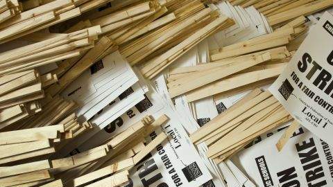 La huelga de maestros amenaza con dejar sin clases a más de 400 mil estudiantes.