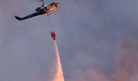 Un pequeño helicóptero se estrelló en llamas cerca de Houston.