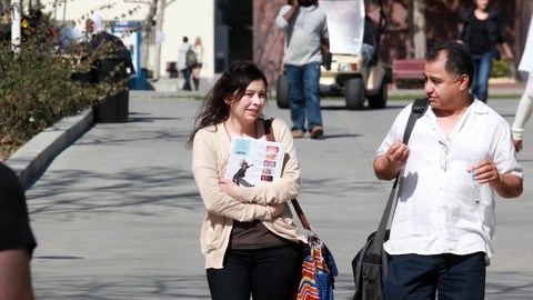 Las nuevas regulaciones para inscribir a colegiales entrarán en vigor en el otoño de 2014.