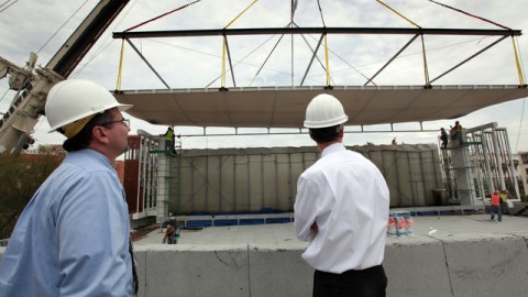 El Ayuntamiento de Los Ángeles y el Getty Conservation Institute invirtieron 9.95 millones de dólares en la rehabilitación del famoso mural, 'América Tropical', que será expuesto de nuevo al al público angelino el 9 de octubre.