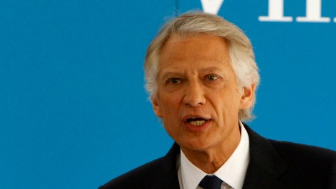 Los investigadores tratan de determinar si Villepin amenazó al actual presidente de Relais & Châteaux, el español Jaume Tàpies, para que no sacara a la luz asuntos turbios de su predecesor, Bulot.