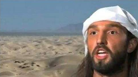 Sam Bacile, un promotor inmobiliario en California que se identifica a sí mismo como un judío israelí, dijo que cree que la cinta ayudará a su tierra natal al exponer las fallas del islam ante el mundo.