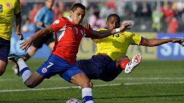 El juego entre Chile y Colombia dejó lesionado a Alexis Sánchez de cara a su participación con el Barcelona.