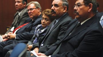 Los concejales acusados en el caso de corrupción en la Ciudad de Bell. De izquierda a derecha Luis Artiga, George Cole, Teresa Jacobo, Oscar Hernández  y George Mirabal.
