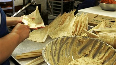 El local donde se elaboraban los tamales no contaba con la inspección sanitaria.