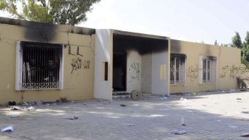 La noche del pasado martes, un grupo de exaltados que se había concentrado frente al consulado estadounidense de Bengasi para protestar por una película que se burla de Mahoma, asaltó e incendió la misión diplomática.