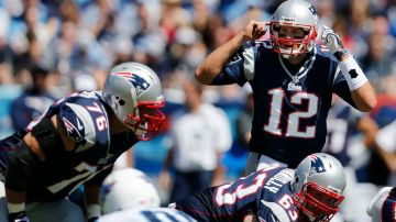 El quarterback Tom Brady mueve los hilos de su ofensiva en los Patriots de Nueva Inglaterra.