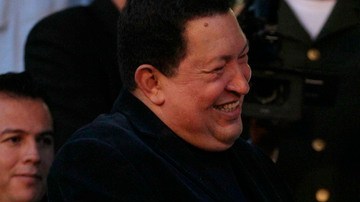 Hugo Chávez y Vicente Fernández en la ceremonia de homenaje al cantante mexicano.