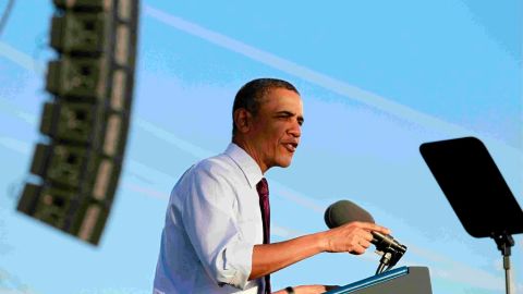 En esta fotografía de archivo del 25 de enero de 2012, el presidente habla sobre la manufactura y el empleo durante una visita a las instalaciones Ocotillo de Intel Corporation en Chandler, Arizona.