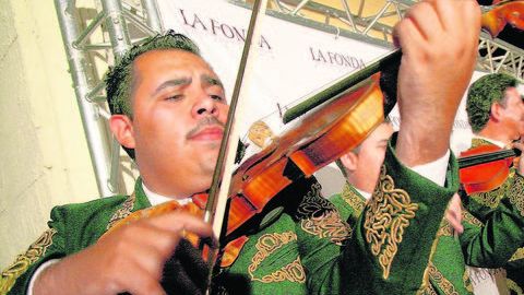Se dice que donde suena el mariachi, allí está México.