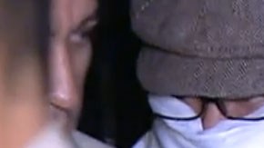 Nakoula Basseley salió de su residencia con el rostro cubierto.