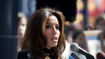 La actriz estadounidense Eva Longoria dedica sus destellos de estrella de Hollywood a diversas causas sociales.