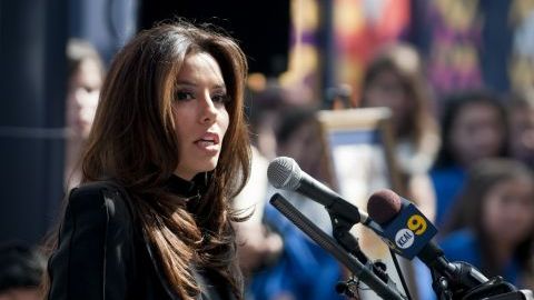 La actriz estadounidense Eva Longoria dedica sus destellos de estrella de Hollywood a diversas causas sociales.