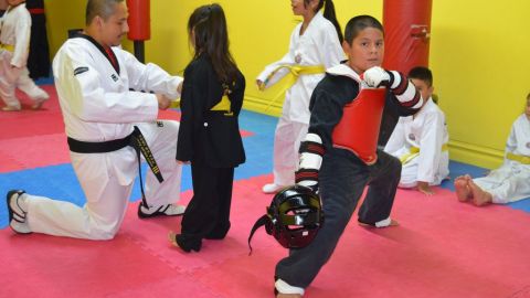 Niños en una de las clases que se imparten en la Academia de Artes Marciales de La Villita.