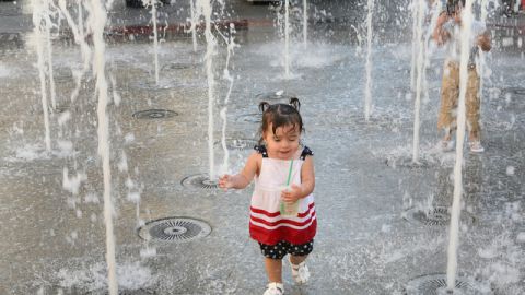 Los residentes del sur de California buscaron alivio a las temperaturas récord de los últimos días.