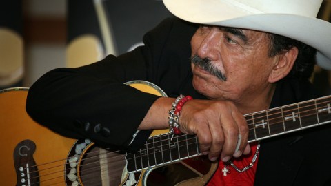 Joan Sebastian es uno de los artistas que ha hecho pública su lucha contra el cáncer.