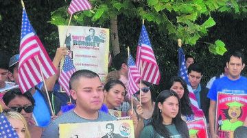 Los manifestantes  querían dejarle en claro ayer al candidato republicano a la presidencia de Estados Unidos que sus posturas antiinmigrantes no serán toleradas por la juventud hispana.