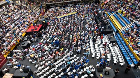 Acto del candidato de la alianza opositora de Venezuela, Henrique Capriles, ayer, en Caracas (Venezuela), cuando fue interrumpido.