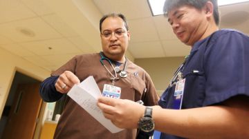El acuerdo beneficiará a casi 70 enfermeras y miembros del personal médico que demandaron al Centro Médico Regional de Delano, en el condado de Kern.