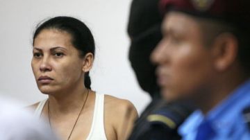 Raquel Alatorre Correa, identificada como la líder del grupo de 18 falsos periodistas de Televisa detenidos en Nicaragua, asiste a una audiencia en los juzgados de Managua.