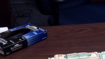 Más de medio millón de dólares fueron decomisados de un tráiler que circulaba por la autopista 59.