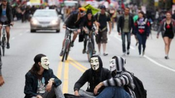 Miembros de Occupy LA